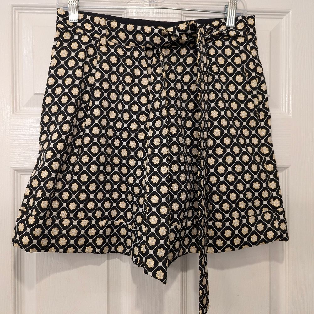 & Other Stories textured belted dress shorts pockets black gold clover size 6